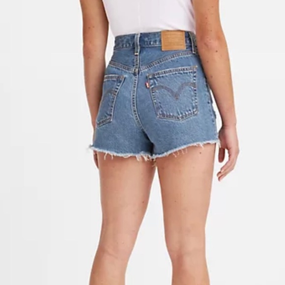 Levi’s Ribcage Shorts - Picture 2 of 5